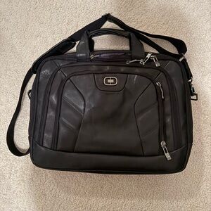 OGIO Dividend Leather Messenger Bag (Model 417017) – Fits 17" Laptop